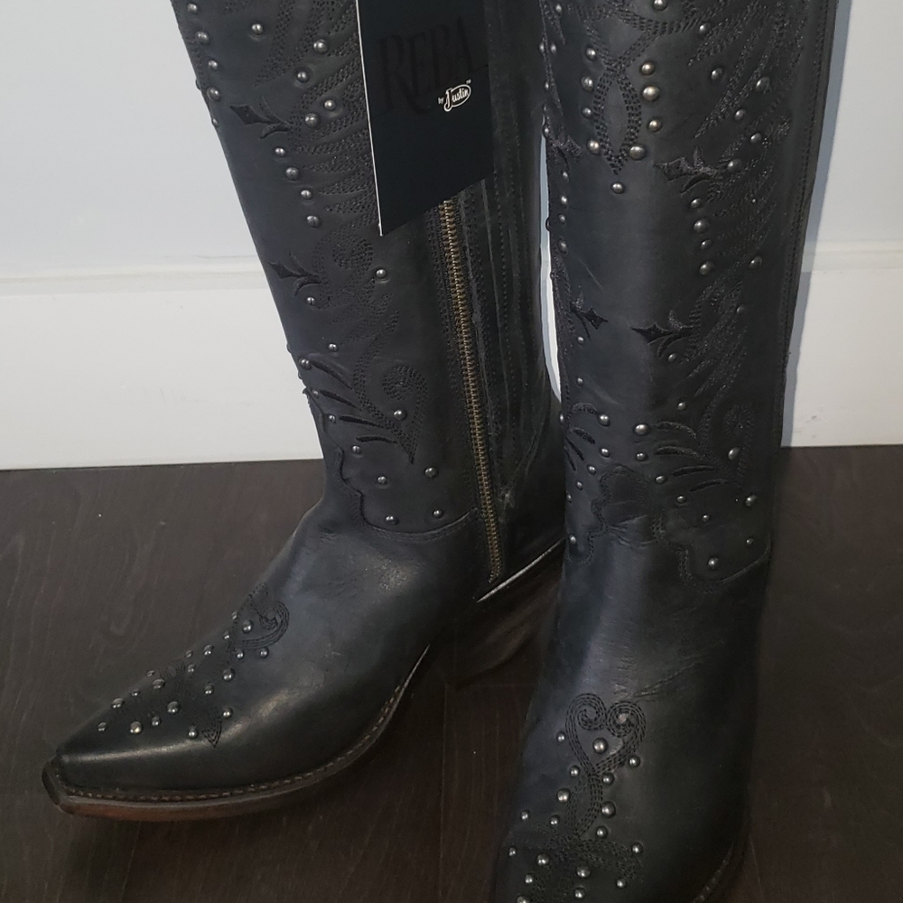 Nwt- Reba by Justin QUEEN boots - size 7